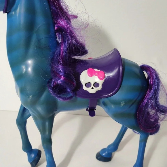 Monster High Headless Headmistress Bloodgood Blue Horse Nightmare Toy and Saddle - Picture 4 of 10
